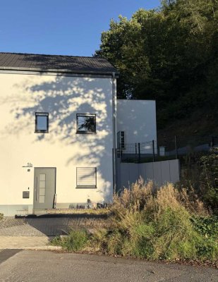 Moderner Neubau mit Dachterrasse im Zentrum