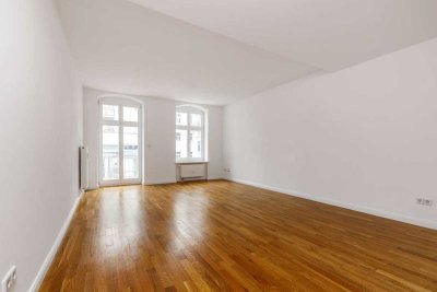Großzügige 4-Zimmer-Wohnung mit Balkon und zwei Bädern im ruhigen Quergebäude!