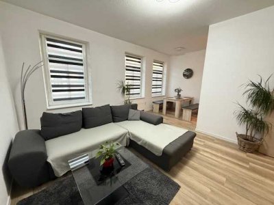 Moderne, kompl. möblierte Wohnung mit tollem Grundriss inkl. Einbauküche, TV, WM & Hof-Stellplatz