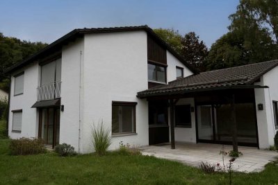 Charmantes Zweifamilienhaus in Tutzing–Traubing in idyllischer Wohnlage mit Süd-/Westausrichtung