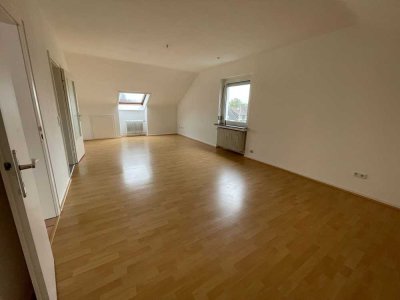 gehobene 1 Zimmer-Dachgeschosswohnung in Gräfrath