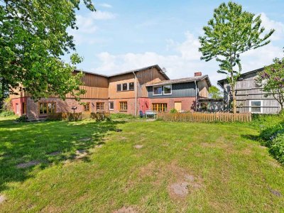 Resthof, ca. 2005 modernisiert mit viel Potential und ca. 3 Hektar Land in der Nähe von Hohenwestedt