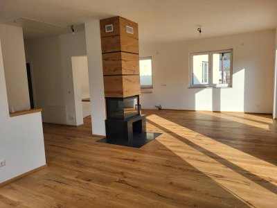 Leistbarer Neubau Bungalow barrierefrei klein fein mit XL-Terrasse, Erstbezug, Photovoltaikanlage &amp; Doppelcarport in 1A Lage in Ampflwang am Hausruck