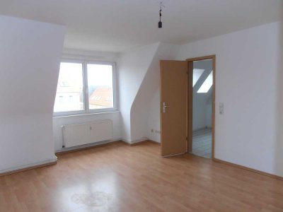 Interessant geschnittene 2,5-Raum-DG-Wohnung auf 4-Seiten-Hof in Eickendorf