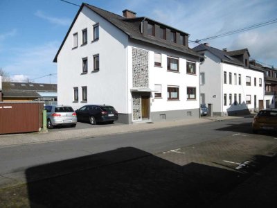 +++ Helle und zentral gelegene Dachgeschosswohnung in Rhens zu vermieten +++