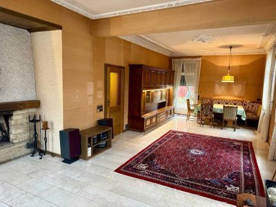 3-ZIMMEREIGENTUMSWOHNUNG IN  RENOVIERUNGSBEDÜRFTIGEM  ZUSTAND IN HISTORISCHER  VILLA VON OBERKIRCH