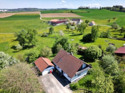 Zweifamilienhaus mit großem Grundstück in naturnaher Ortsrandlage für Familien und Kapitalanleger