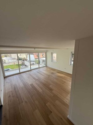 Exklusive 3-Raum-Wohnung mit gehobener Innenausstattung mit Balkon im Hochparterre