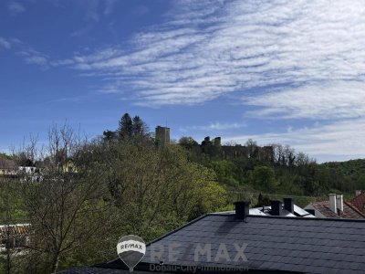 "Solides Haus mit herrlichem Grundstück mit Blick auf die Burg"