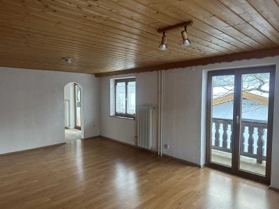 Helle 1,5-Zimmer-Wohnung mit großem Balkon in den Bergen
