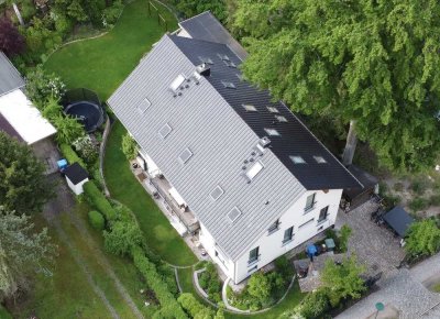 Mehrgenerationenhaus mit drei Wohneinheiten und Fahrstuhl von Privat