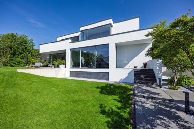 Exklusive Villa im Bauhausstil in erstklassiger Lage!
