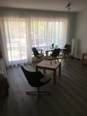 Stilvolle, gepflegte 1-Zimmer-Erdgeschosswohnung mit Terrasse und EBK in Stuttgart