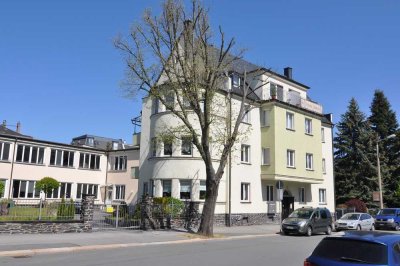 Preißelpöhl- Großzügige, helle 2-3 Zimmerwohnung im 1. OG mit Balkon und Garage