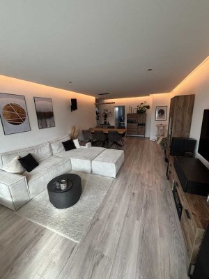 Moderne 4-Zimmer Wohnung mit Terrasse, Garten und Garage