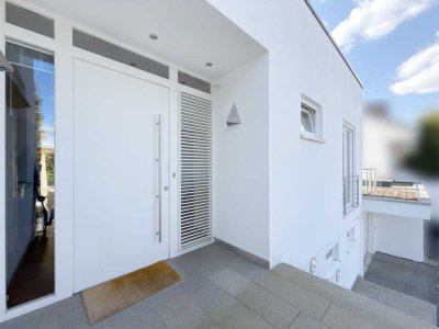 Großzügiges Wohnen am Stadtwald: Einfamilienhaus mit Einliegerwohnung