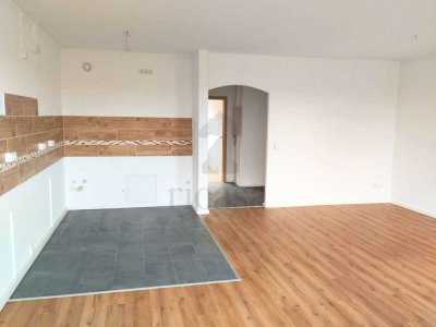 Attraktive 3-Raumwohnung mit Aufzug & Balkon – Wohnen mit Weitblick in Chemnitz-Helbersdorf