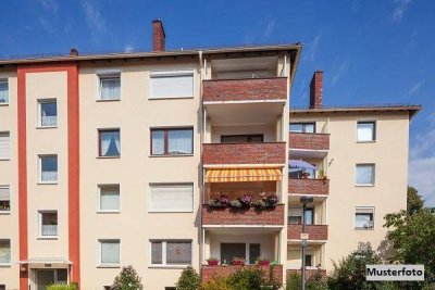 Charmantes Mehrfamilienhaus mit 4 Wohneinheiten und weitläufigem Grundbesitz