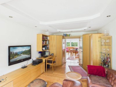 Voll möbliert &amp; ab September verfügbar – Gemütliche 3-Zimmer-Wohnung mit Kamin, Loggia und traumhaftem Grünblick