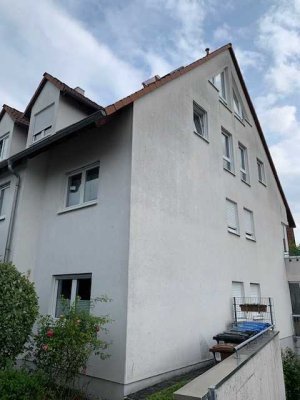 Schöne, helle und gut geschnittene 3,5-DG-Maisonette