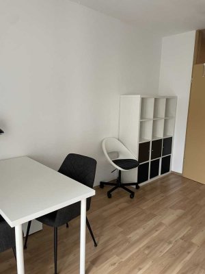 Helles Ein-Zimmer-Appartement mit Balkon