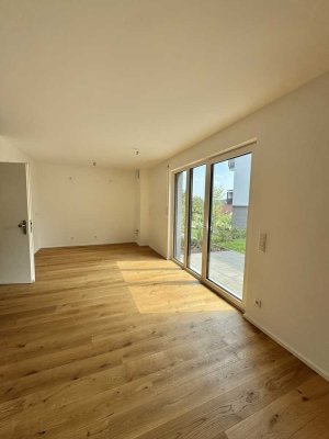 ***Lichtdurchflutet 2 ZKB Wohnung – barrierefrei - Terrasse mit Garten***