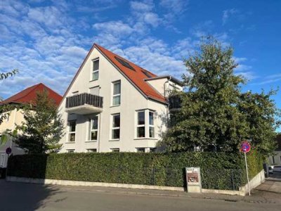 Traumhafte Dachgeschosswohnung mit Galerie, zwei Balkonen & Einbauküche – ab 01.06.2025 bezugsfrei