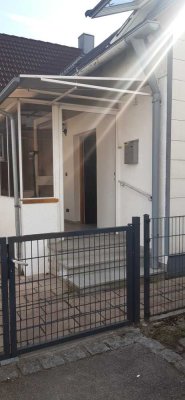 Sanierte Wohnung / kleine Doppelhaushälfte mit 3 Zimmern