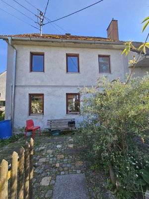 Sanierungsbedürftige DHH mit Potenzial - ruhige Dorflage nahe Dinkelscherben - OHNE KÄUFERPROVISION