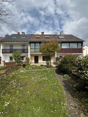 SAGEN SIE IHREM VERMIETER ADÈ! GROSSES REIHENHAUS MIT SCHÖNEM GARTEN IN WIESBADEN-AURINGEN!