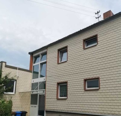 2 Familienhaus mit Büroeinheit, Garage und Parkplätzen