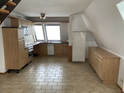 zentral in Berg.-Neukirchen * großzügige Maisonettewohnung * ideal für kleinen Haushalt