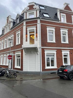 Exklusiv und bezugsfertig wohnen in einer alten Stadtvilla im Kreuzviertel