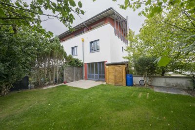 Haus im Haus über 4 Etagen in bester Südlage inklusive 2 KFZ Stellpätze! Bezugsfrei