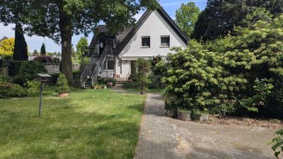 Großzügig, attraktiv ! Ein.-/zwei-F.-H. mit Potenzial auf außergewöhnlichem GS in beliebter Wohnlage