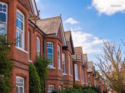 Provi frei Doppelhaushälfte mit Garage in 47167 Duisburg -