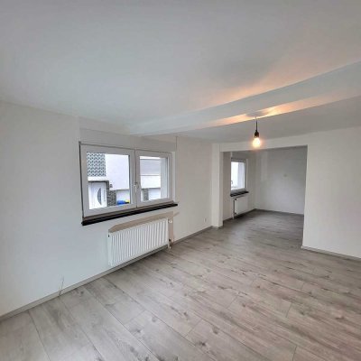 Helle neu renovierte 2,5-Zimmer Wohnung in Hohenstein