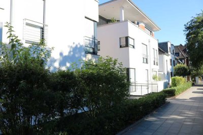 Exklusive neuwertige 3-Zi-EG-Wohnung mit Balkon und Luxus-EBK in M'gladbach-Bunter Garten