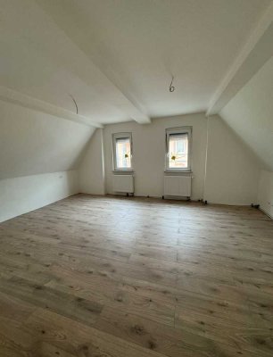 Erstbezug nach Sanierung: Geräumiges, preiswertes 7,5 Zimmer Einfamilienhaus mEBK in Mutterstadt