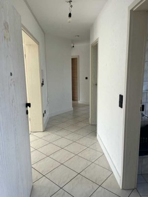 Charmante 3-Zimmer-Wohnung mit Terrasse, großem Garten und Garage in ruhiger Lage zu vermieten