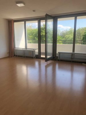 Stilvolle, gepflegte 1-Zimmer-Wohnung mit gehobener Innenausstattung mit Balkon und EBK in Bayreuth