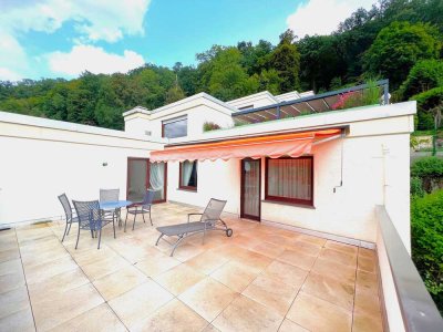 Ruhiges Wohnen im Terrassenbungalow in durchgrünter Lage von Eppstein!