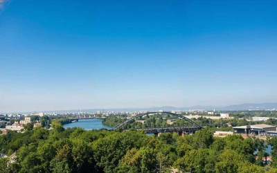 Mainblick-Apartment in Frankfurt-Niederrad – Stilvoll Wohnen mit Skyline- und Mainblick