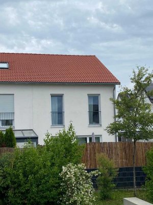 Neuwertiges 4-Zimmer-Reihenendhaus zur Miete in Ingolstadt-Friedrichshofen,
