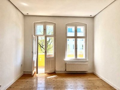 Bezugsfreie 2-Zimmer-Altbauwohnung mit Balkon
