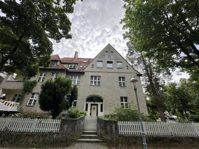 Großzügige teilmöblierte 7-Zimmer-Maisonette mit 187 m²,  Gartenmitbenutzung –  befr. bis 30.06.2030