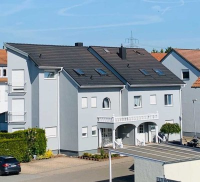 Erstklassiges Renditeobjekt in Top-Lage von Eggenstein! Mehrfamilienhaus mit Stellplätzen und Garage