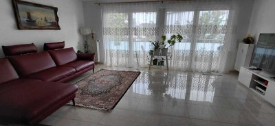 Lebendiger Wohnraum in Durlach: 3-Zimmer-Wohnung mit Balkon und Aufzug