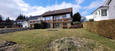 Tolles Einfamilienhaus mit Einliegerwohnung auf traumhaften Grundstück