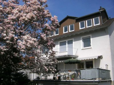 HU-Steinheim: Helle Single-DG-Whg teilmöbliert in 3-Fam. Haus mit Stellplatz und Gartenanteil